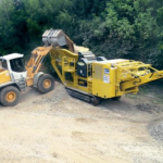 gusenichnaja-mobilnaja-shhekovaja-drobil