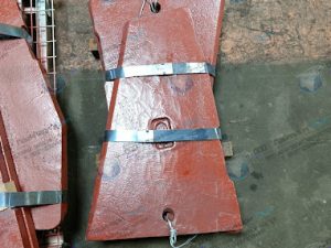 Броня нижняя боковая Komatsu BR380